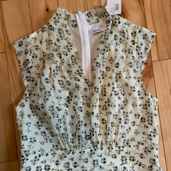 Sleeveless flower dress - Picture 12 of 12